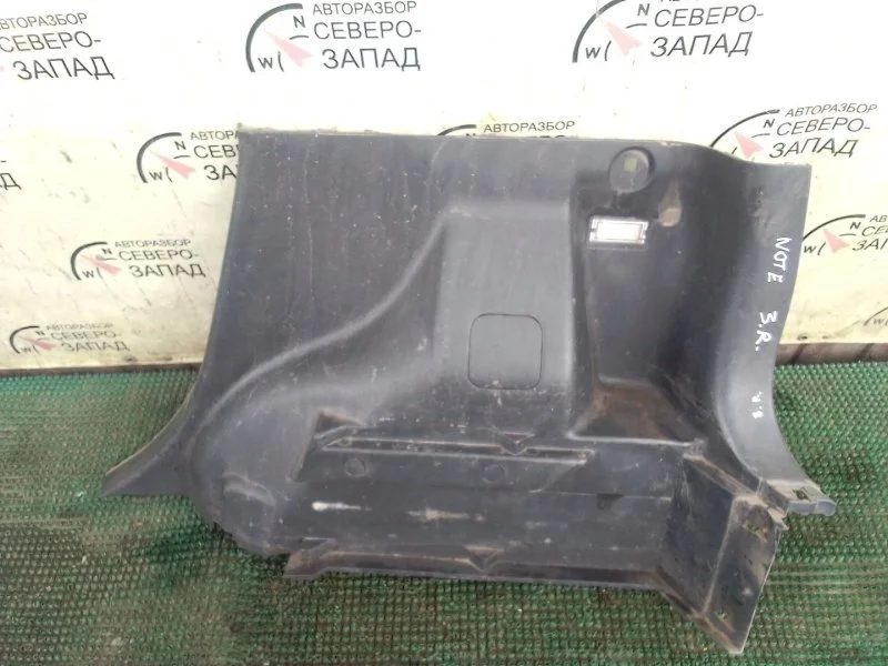 Обшивка багажника Nissan Note 849509U01B E11 HR16DE, правая