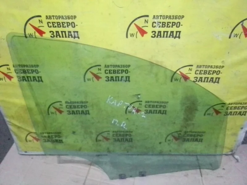 Стекло двери Renault Kaptur 803001742R, переднее правое