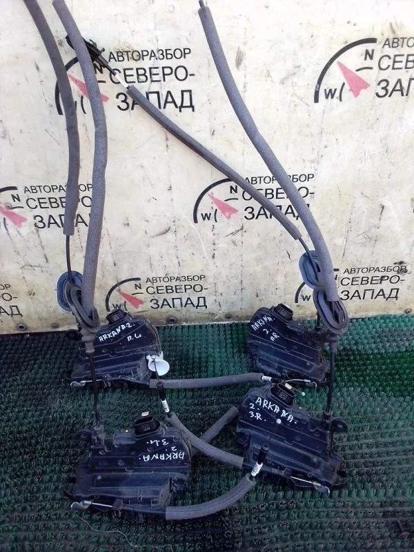 Замок двери Renault Arkana 805032101R H5HA450, передний левый