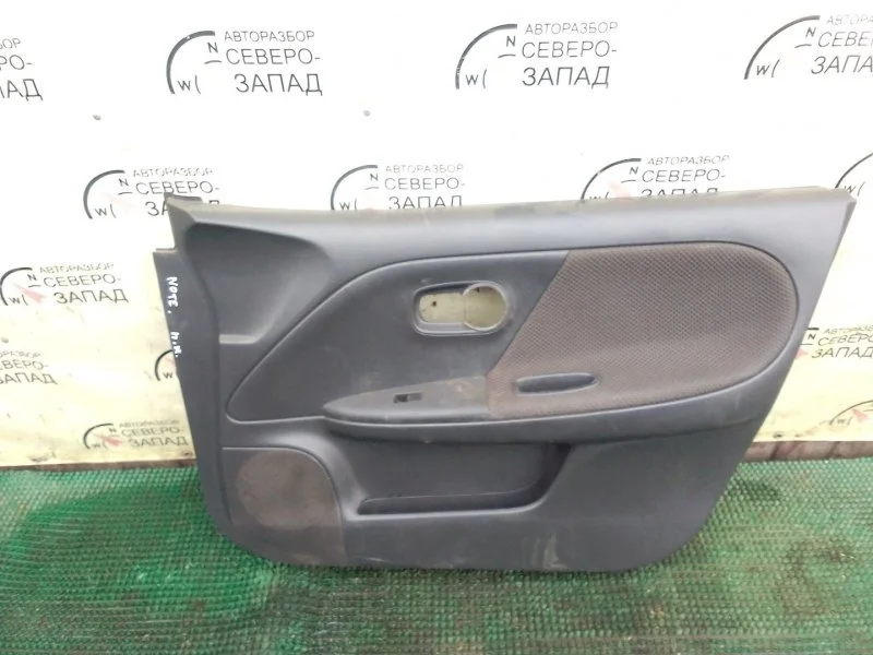Обшивка дверей Nissan Note 809229U000 E11 HR16DE, передняя правая