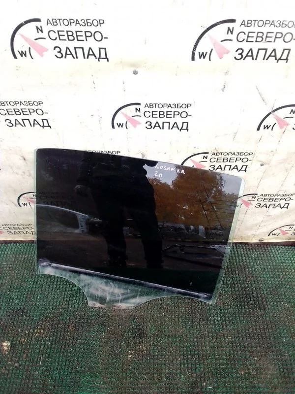 Стекло двери Renault Logan 823008827R L8, заднее правое