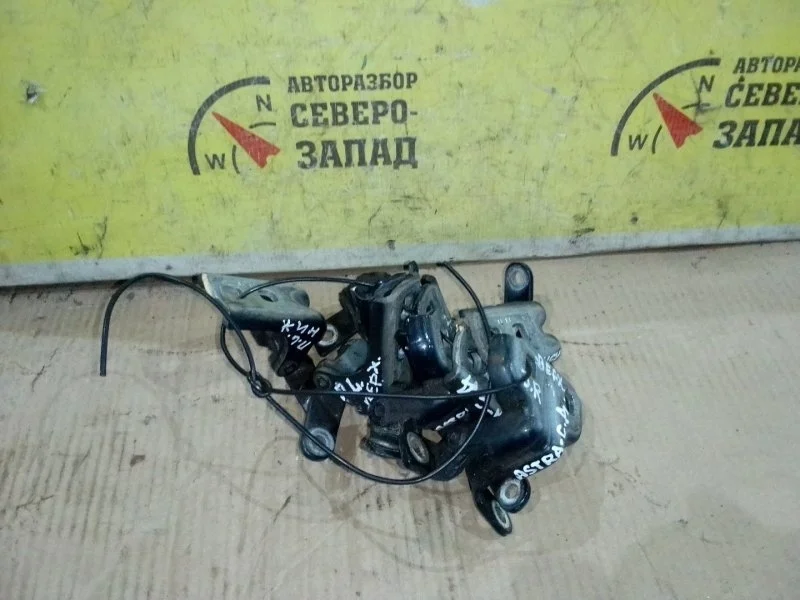 Петля дверная Opel Astra 13501715 J, задняя правая