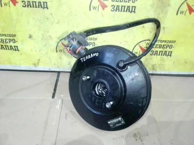 Вакуумник тормозной Nissan Terrano 472107999R D10