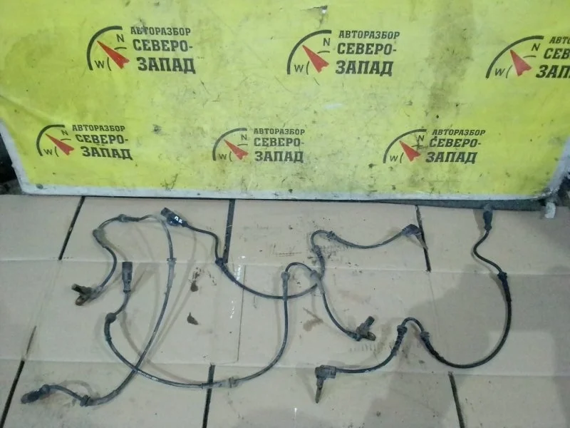 Датчик ABS Nissan Terrano 479109155R D10, передний