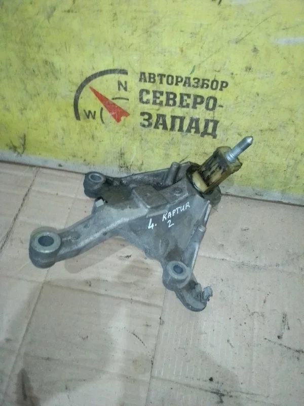 Кронштейн кпп Renault Kaptur 112533062R H4MD438, левый