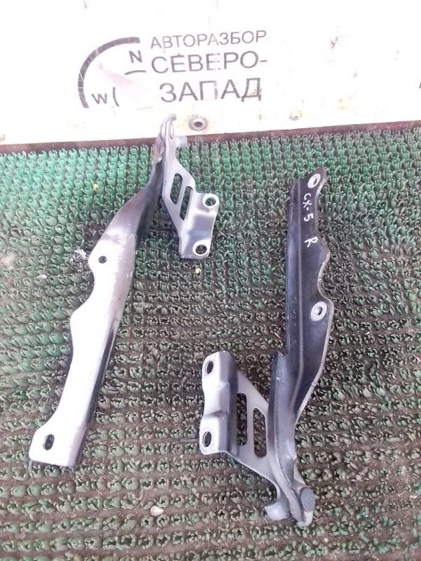 Петля капота Mazda CX-5 KB7W52420, левая
