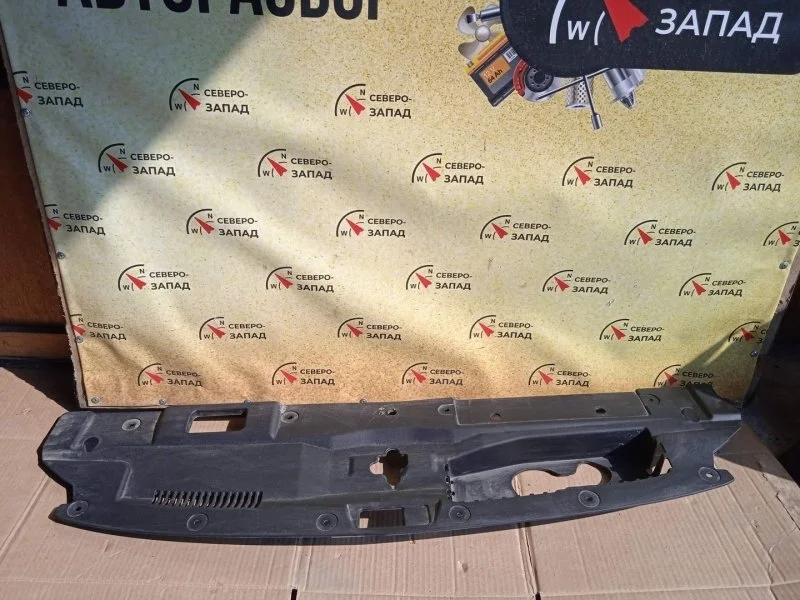 Накладка декоративная Mitsubishi Outlander 7450A753 GF 4B12