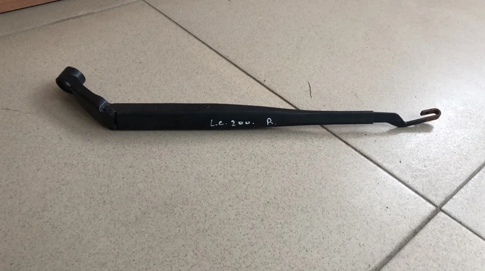 Поводок стеклоочистителя Toyota Land Cruiser 8521160260 VDJ200 1VD, правый