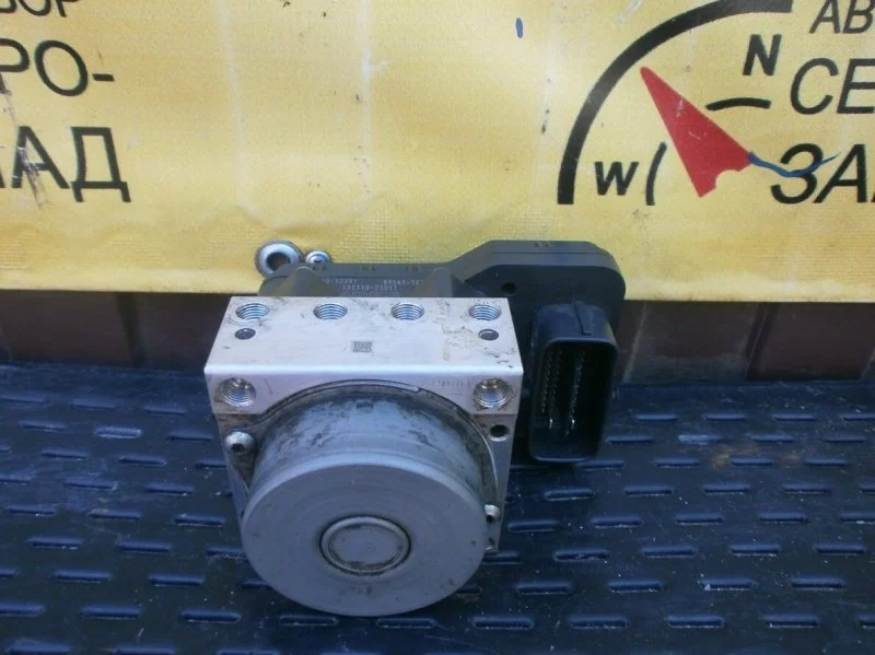 Блок управления ABS Toyota Corolla 4451012391 ZRE151 1ZR