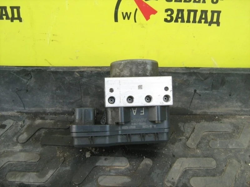 Блок управления ABS Toyota Corolla 4451012390 ZRE151 1ZR