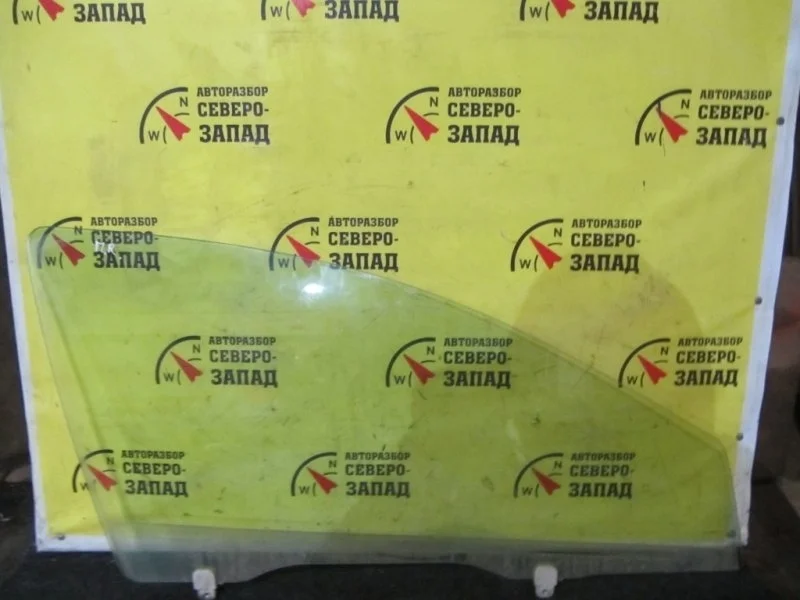 Стекло Mitsubishi Lancer 5706A018 CY3A 4B10, переднее правое