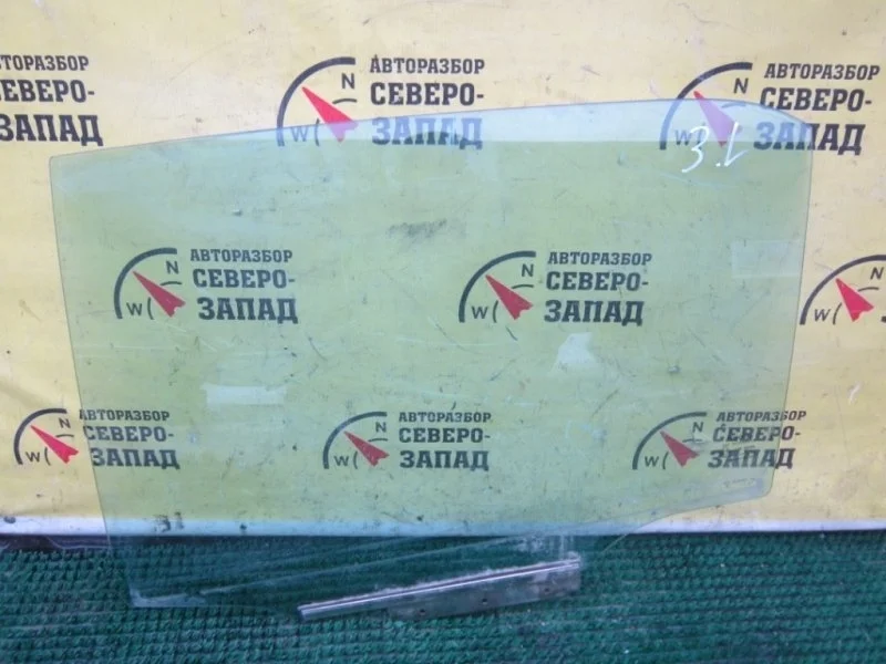 Стекло Toyota Auris 6810402200 ZRE151 1ZR, заднее левое