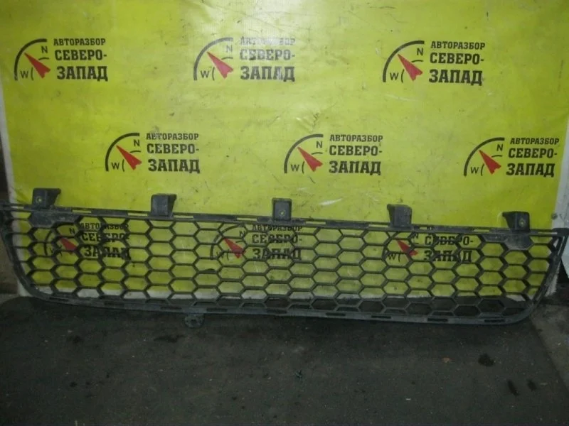 Решетка в бампер Mitsubishi L200 6402A182 KB4T 4D56