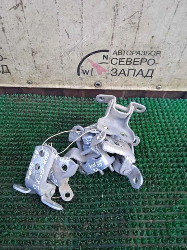 Петля дверная Toyota Corolla 6877052030 120