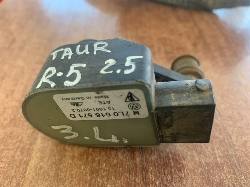 Датчик Volkswagen Touareg 7L0616571D 7L