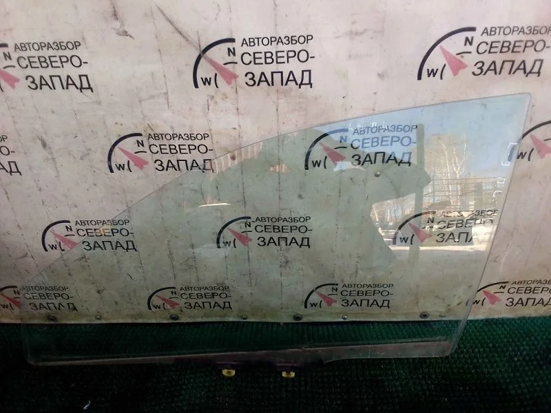 Стекло двери Mitsubishi Lancer MR525731 CS 4G18, переднее левое