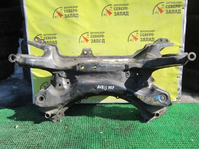 Балка под двс Toyota Auris 5120102101 ZRE151 1ZR, передняя