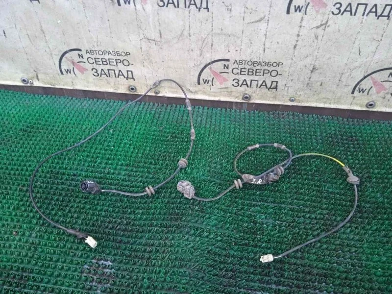 Датчик ABS Toyota Corolla 8951612180 ZRE150