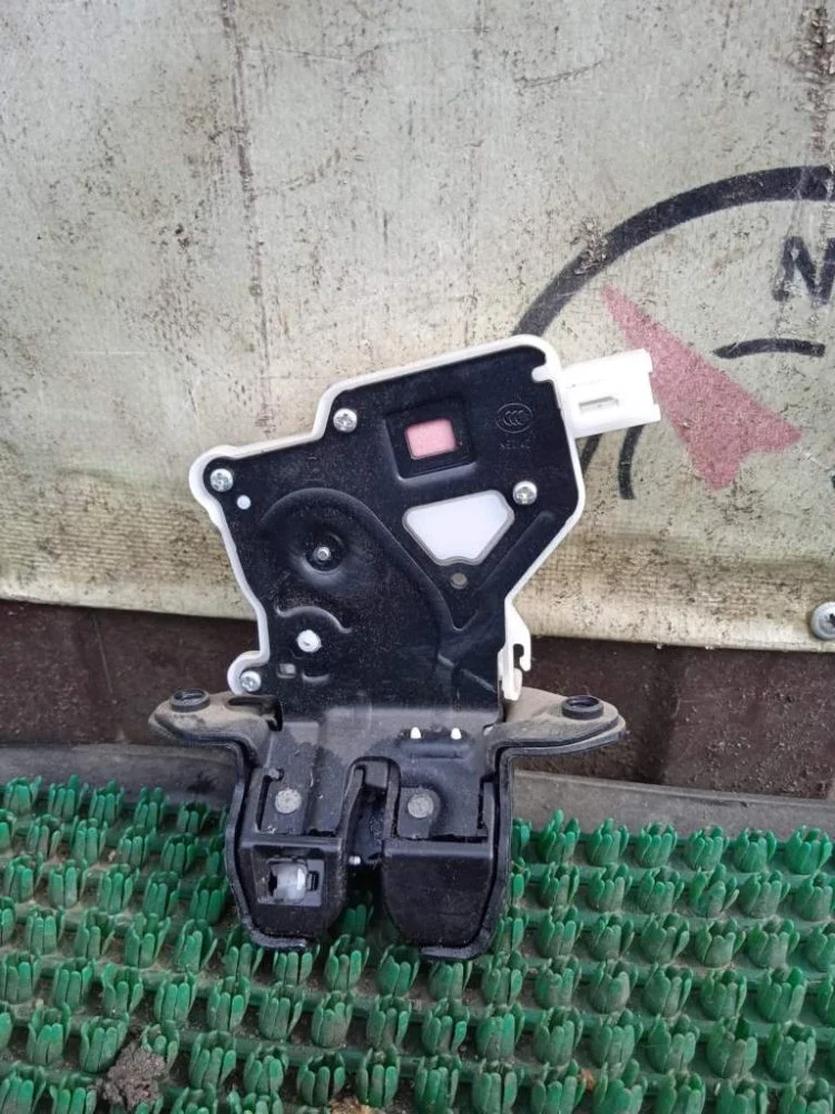 Замок крышки багажника Nissan Qashqai 2019 905024EA1B J11 MR20DD 2.0