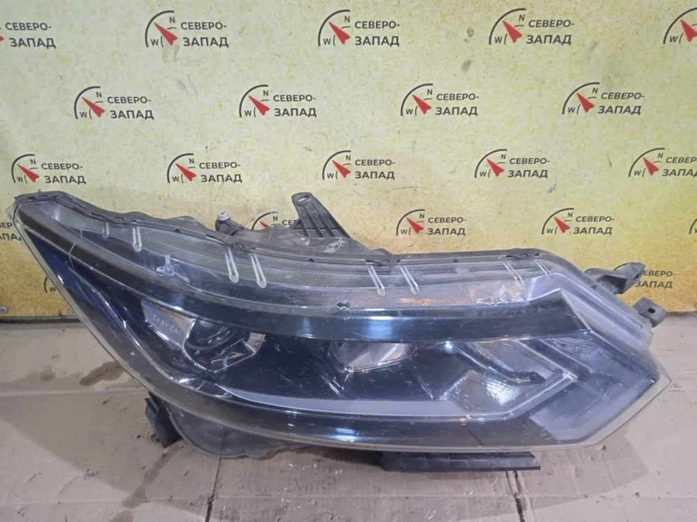 Фара Nissan Qashqai 2019 26010HV00B J11 MR20DD 2.0, правая