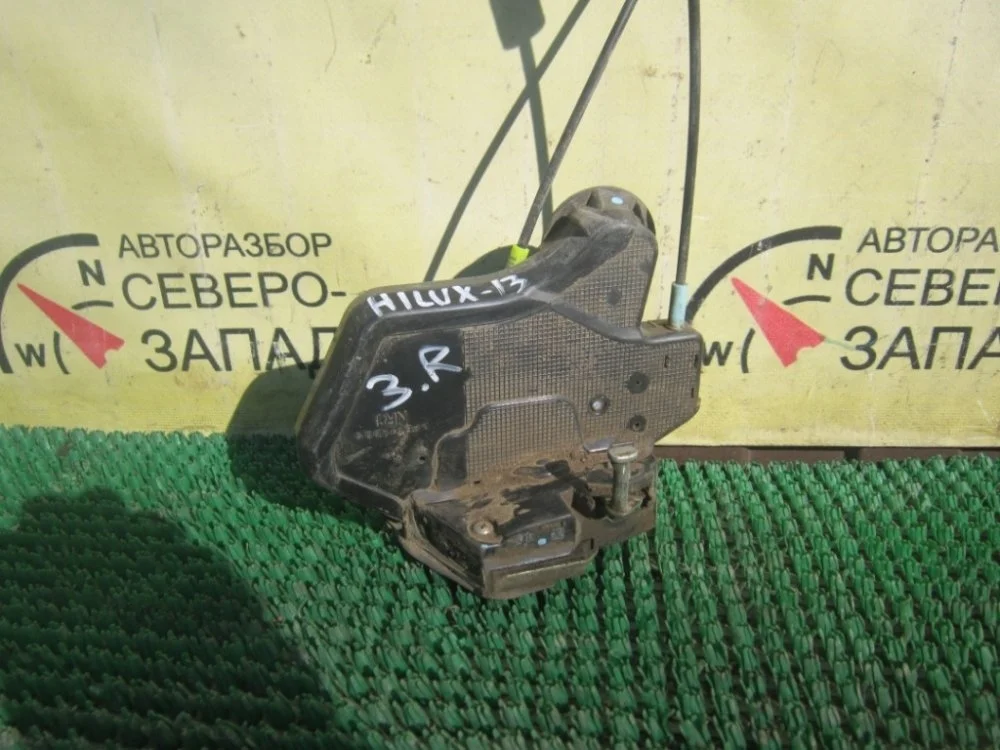 Замок двери Toyota Hilux 2012 690500K010 KUN25 2KDFTV, задний правый