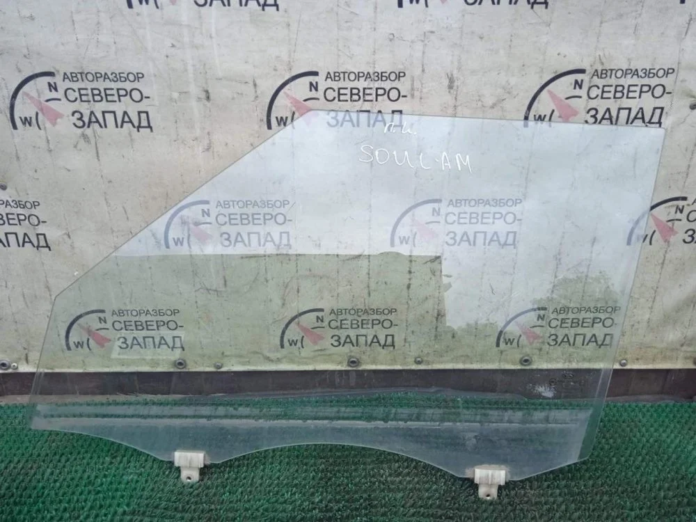 Стекло двери Kia Soul 2010 824112K010 AM D4FB, переднее левое