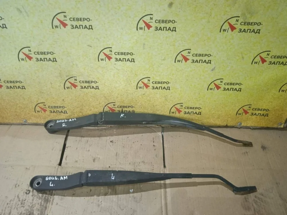 Поводок стеклоочистителя Kia Soul 2010 983102K000 AM D4FB, левый