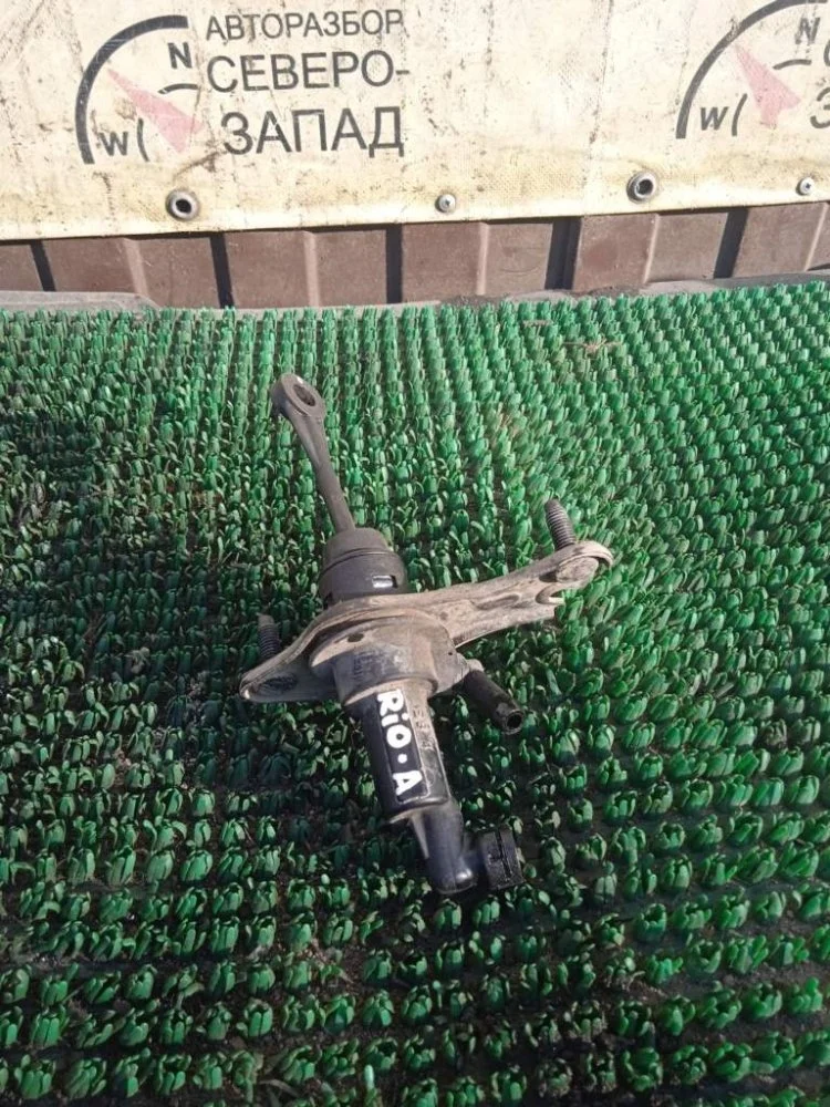 Цилиндр сцепления главный Kia Rio 2013 416101R100 QB G4FA