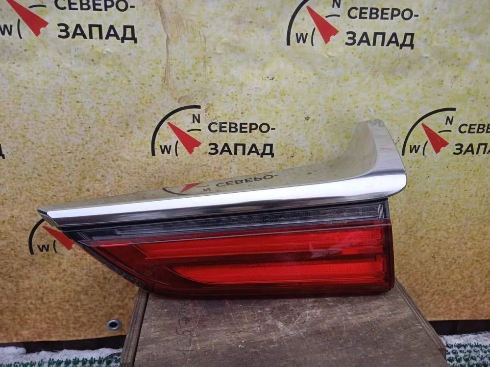 Фонарь внутренний Lexus LX570 2017 8158160420 URJ201 3URFE, задний правый