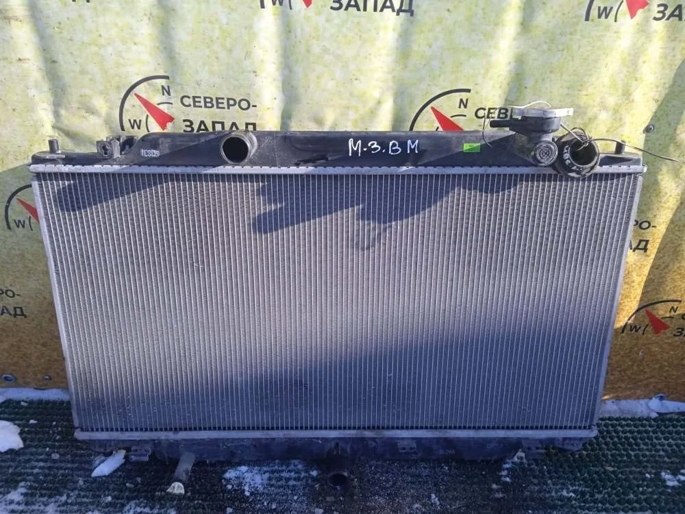 Радиатор охлаждения двс Mazda 3 2013 PE2015200 BM 2.0