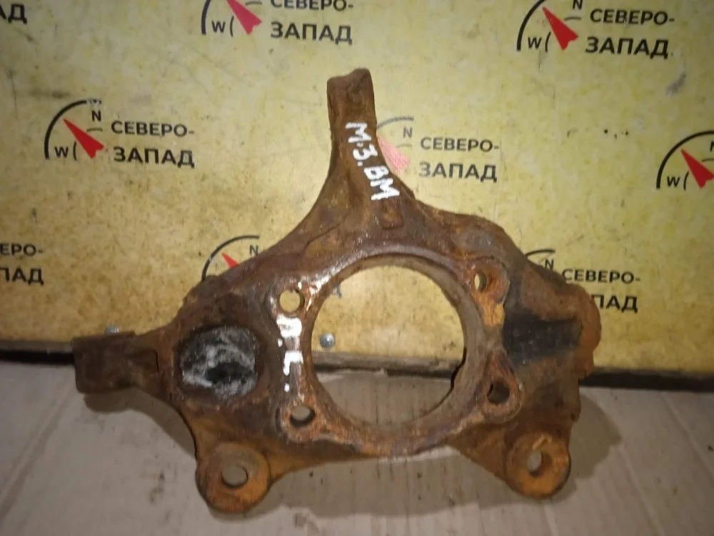 Кулак поворотный Mazda 3 2013 B45A33031 BM 2.0, передний левый