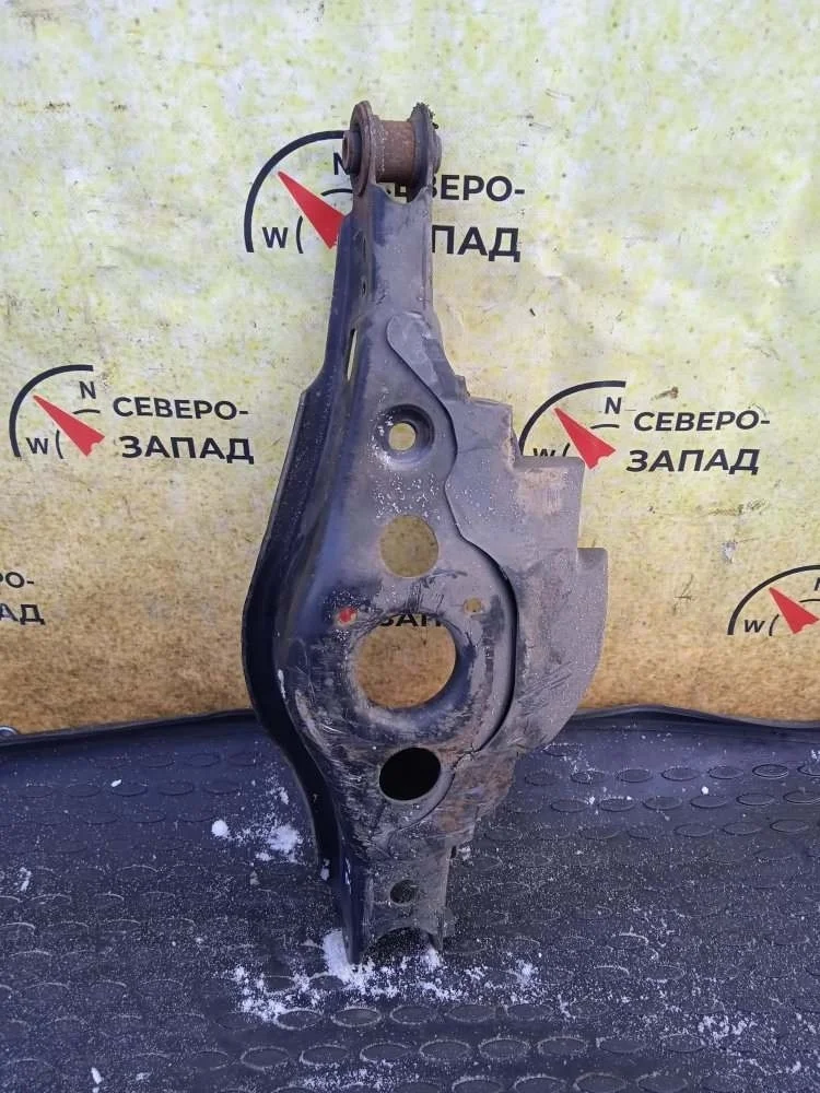 Рычаг поперечный Toyota Rav4 2017 4874042010 WWA42 2WW (2.0 TD), задний левый