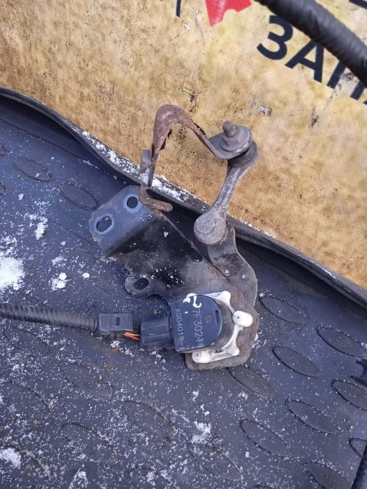 Датчик высоты дорожного просвета Toyota Rav4 2017 8940842010 WWA42 2WW (2.0 TD), задний