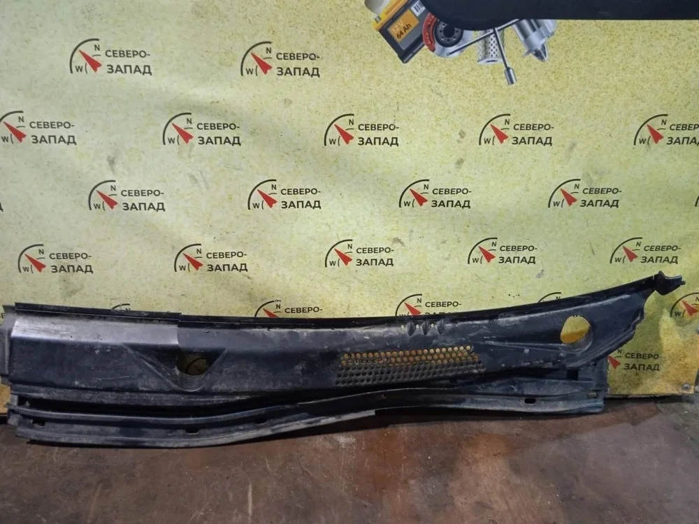 Жабо Mitsubishi Pajero Sport 2009 MN117709 KH6W 6B31, левое