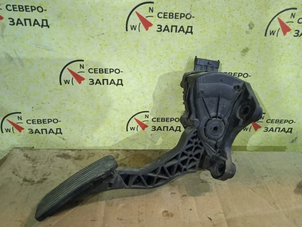 Педаль газа Hyundai I30 2010 327002H300 FD G4FC
