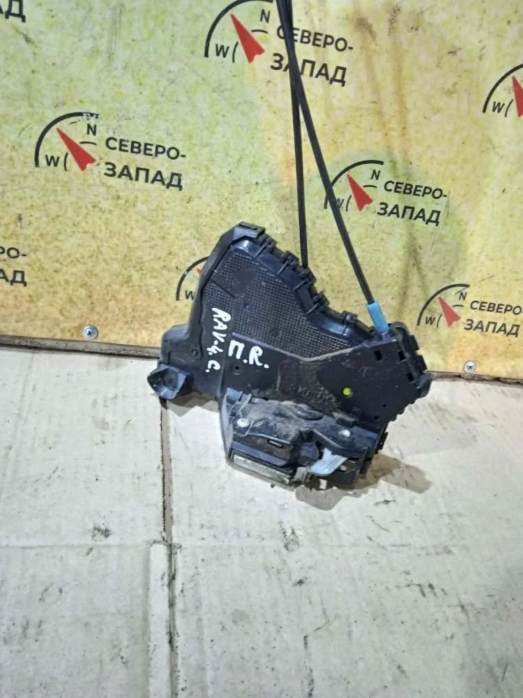 Замок двери Toyota Rav4 2008 6903042221 ACA30 1AZFE, передний правый
