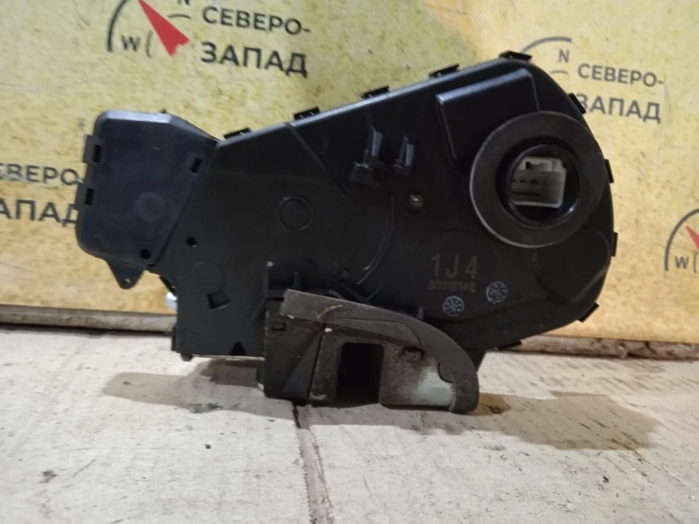 Замок багажника Toyota Rav4 2008 6911042131 ACA30 1AZFE