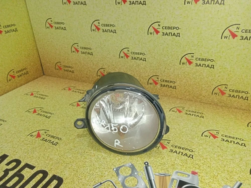 Фара противотуманная Toyota Corolla 2008 812100D041 ZRE150 1ZR, правая