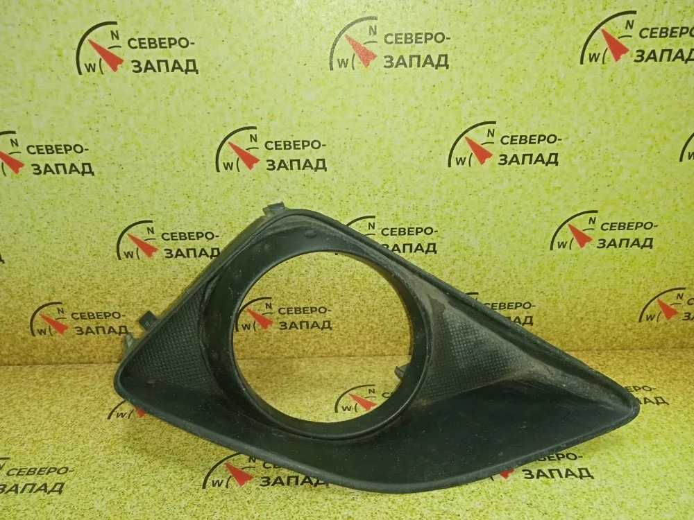 Накладка противотуманной фары Toyota Corolla 2008 8148212070 ZRE150 1ZR, передняя левая