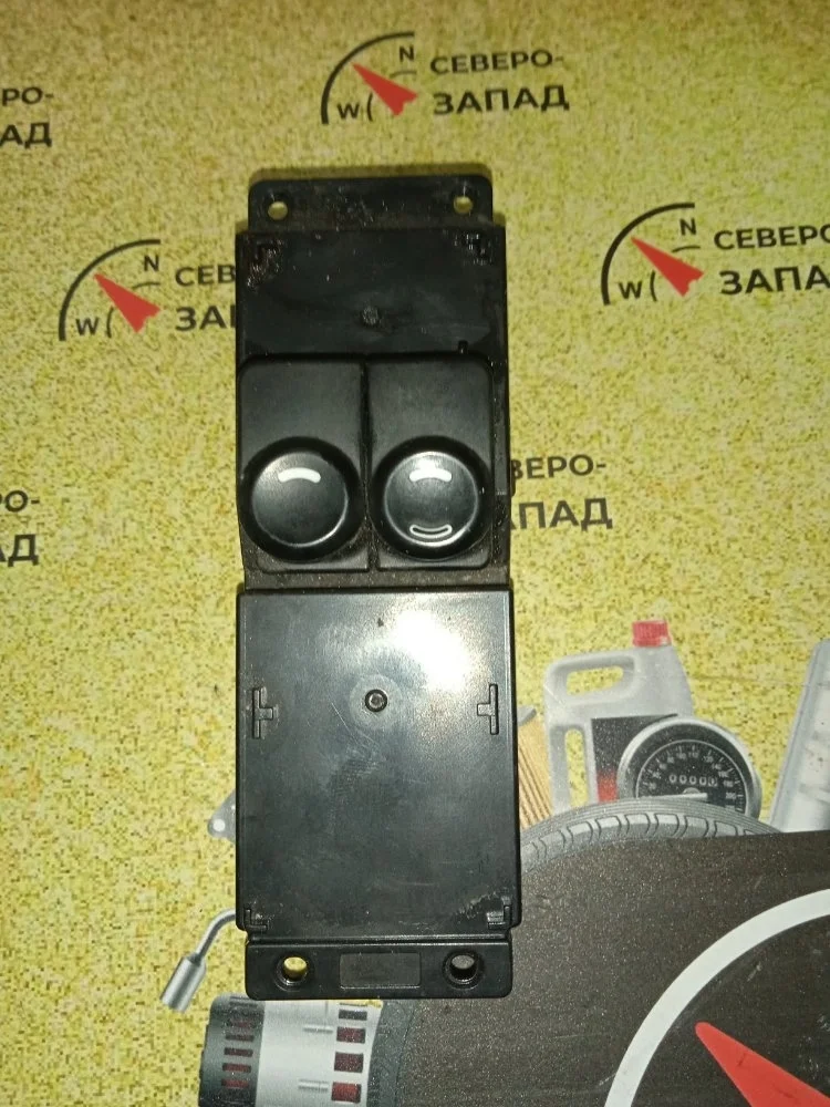 Блок управления стеклоподъемниками Hyundai Solaris 2010 935701R011 RB G4FC, передний левый