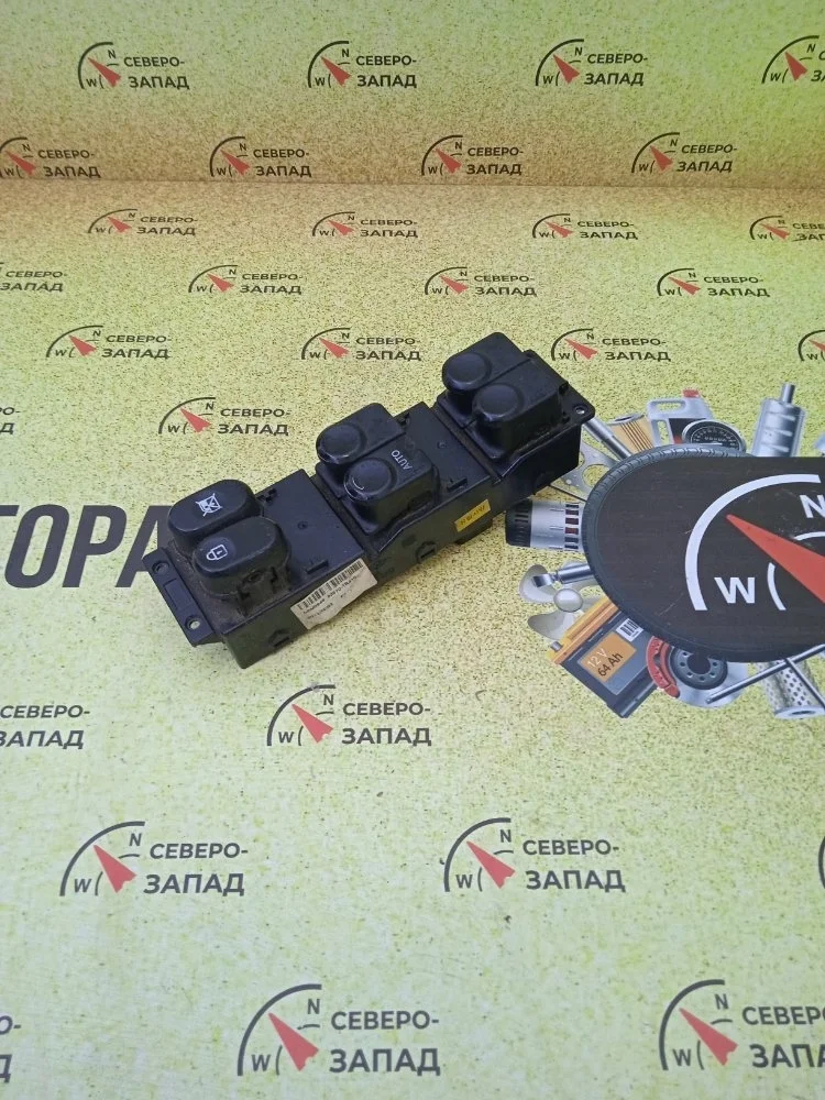 Блок управления стеклоподъемниками Hyundai Solaris 2010 935701R411 RB G4FC, передний левый