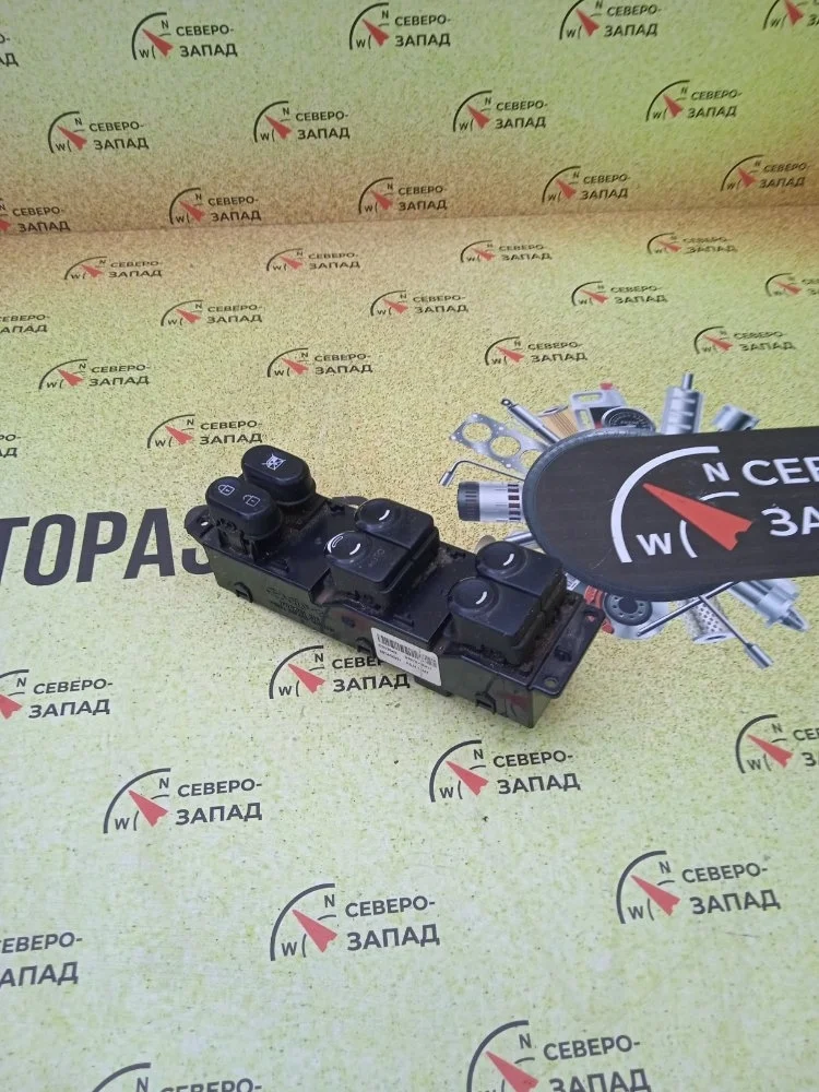 Блок управления стеклоподъемниками Hyundai Solaris 2010 935701R411 RB G4FC, передний левый