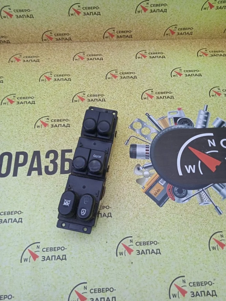 Блок управления стеклоподъемниками Hyundai Solaris 2010 935701R411 RB G4FC, передний левый