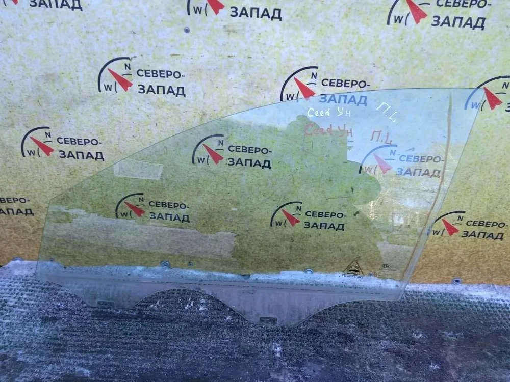 Стекло двери Kia Ceed 2011 824111H020 ED G4FC, переднее левое