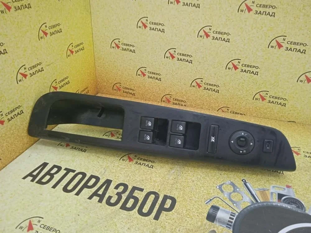 Блок управления стеклоподъемниками Kia Ceed 2011 935701H120EQ ED G4FC
