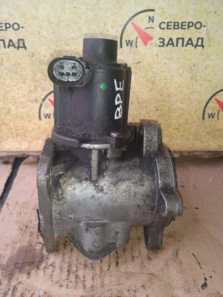 Клапан рециркуляции отработанных газов Volkswagen Touareg 2008 076131501B BPE