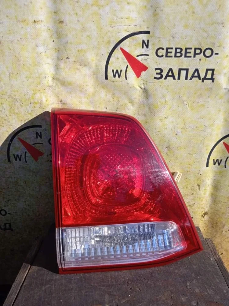 Фонарь внутренний Toyota Land Cruiser 2011 8159160210 VDJ200 1VDFTV, левый