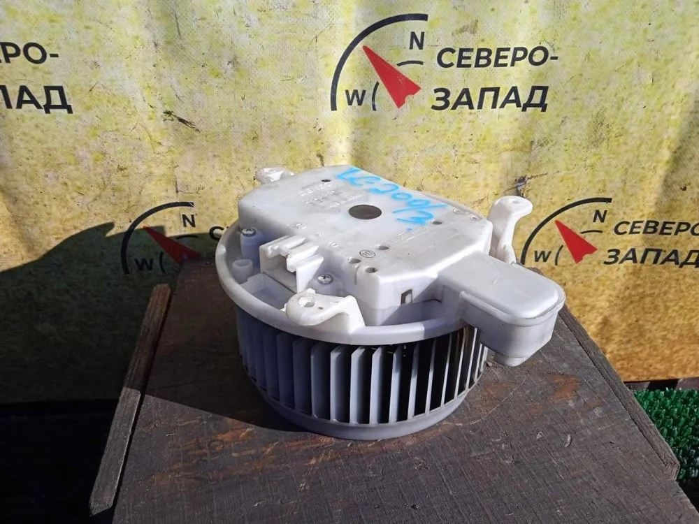 Моторчик печки Toyota Land Cruiser 2011 8710360481 VDJ200 1VDFTV