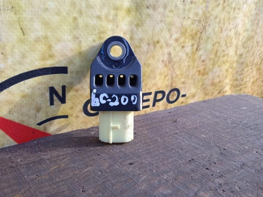 Датчик удара Toyota Land Cruiser 2011 8983160020 VDJ200 1VDFTV, задний