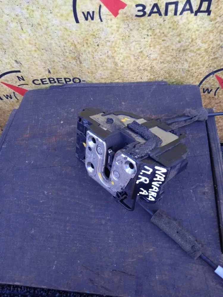 Замок двери Nissan Navara 2010 806704X02B D40M YD25DDTI, передний правый